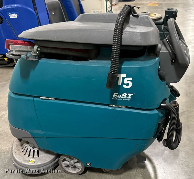 image for item MV9210 (3) Tenant floor scrubbers