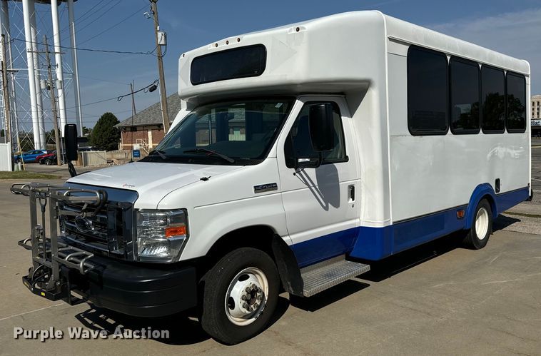 image for item MV9248 2017 Goshen Impulse Ford 220 shuttle bus