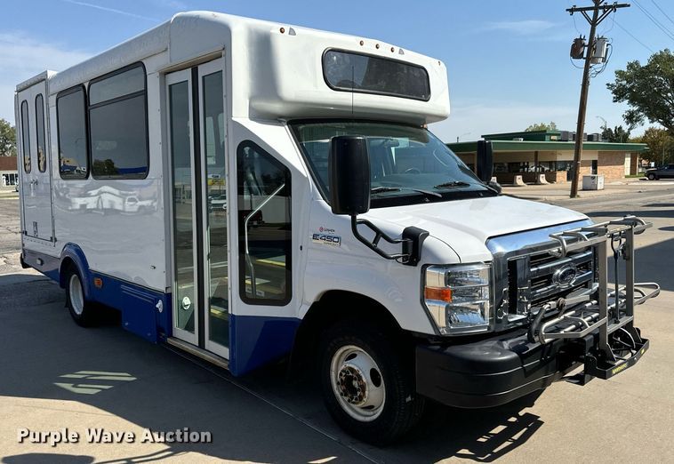 image for item MV9248 2017 Goshen Impulse Ford 220 shuttle bus