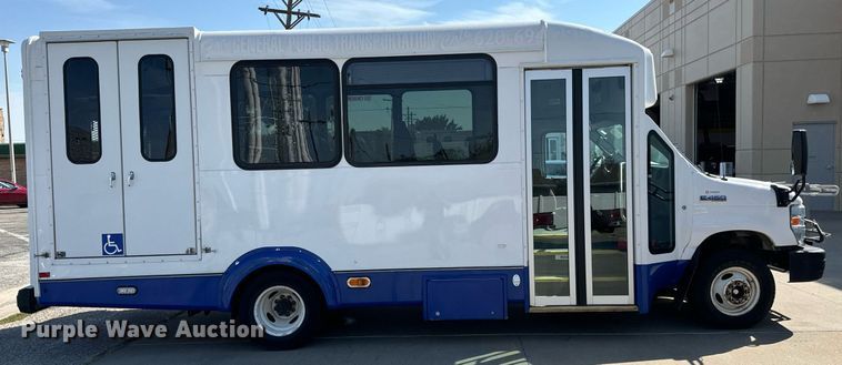 image for item MV9248 2017 Goshen Impulse Ford 220 shuttle bus