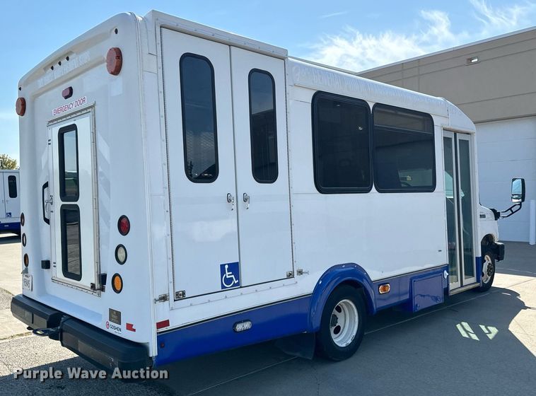 image for item MV9248 2017 Goshen Impulse Ford 220 shuttle bus