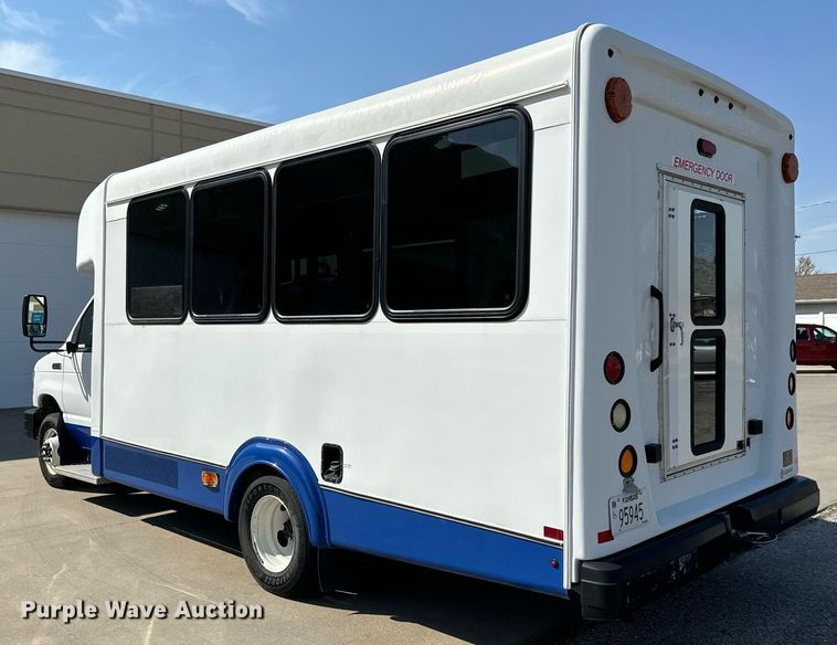 image for item MV9248 2017 Goshen Impulse Ford 220 shuttle bus