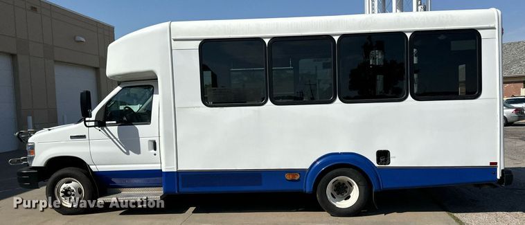 image for item MV9248 2017 Goshen Impulse Ford 220 shuttle bus