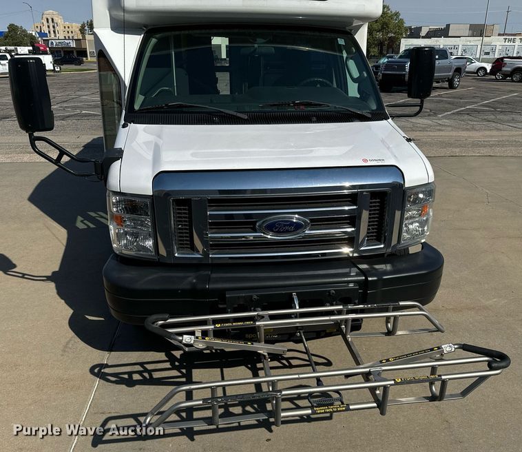 image for item MV9248 2017 Goshen Impulse Ford 220 shuttle bus