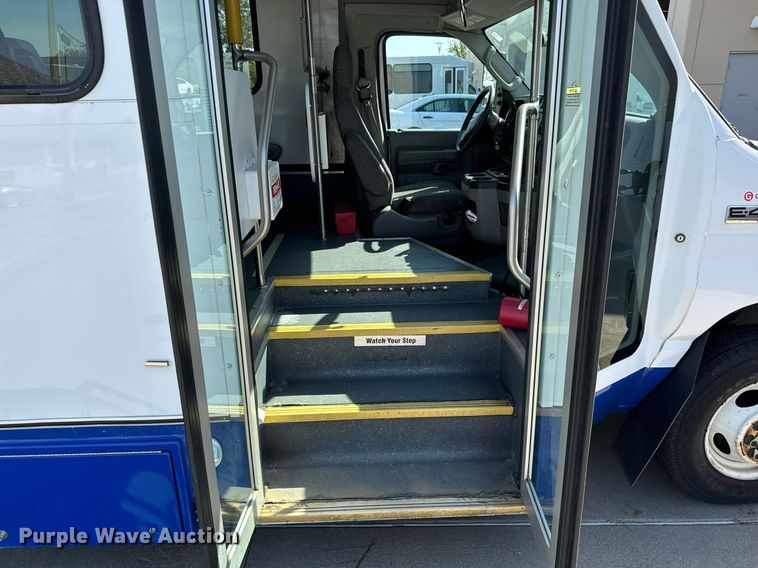 image for item MV9248 2017 Goshen Impulse Ford 220 shuttle bus