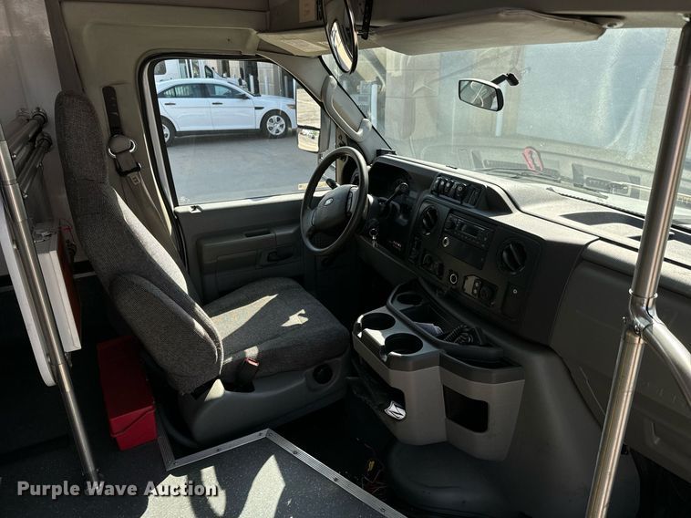 image for item MV9248 2017 Goshen Impulse Ford 220 shuttle bus