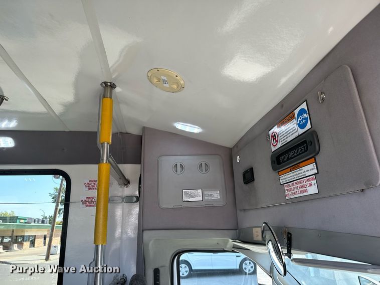 image for item MV9248 2017 Goshen Impulse Ford 220 shuttle bus