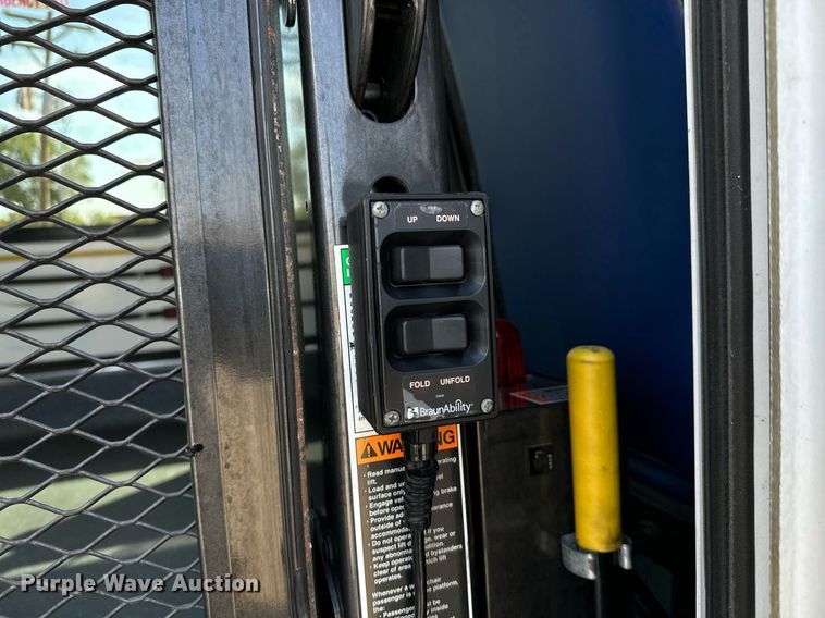 image for item MV9248 2017 Goshen Impulse Ford 220 shuttle bus