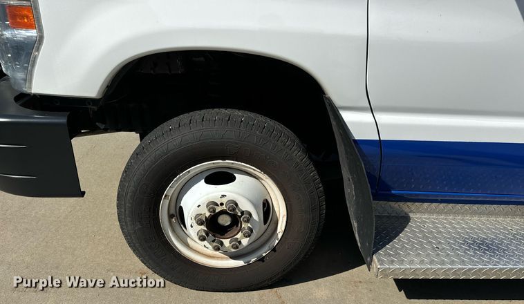 image for item MV9248 2017 Goshen Impulse Ford 220 shuttle bus