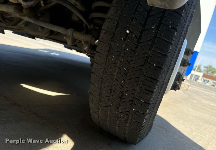 image for item MV9248 2017 Goshen Impulse Ford 220 shuttle bus