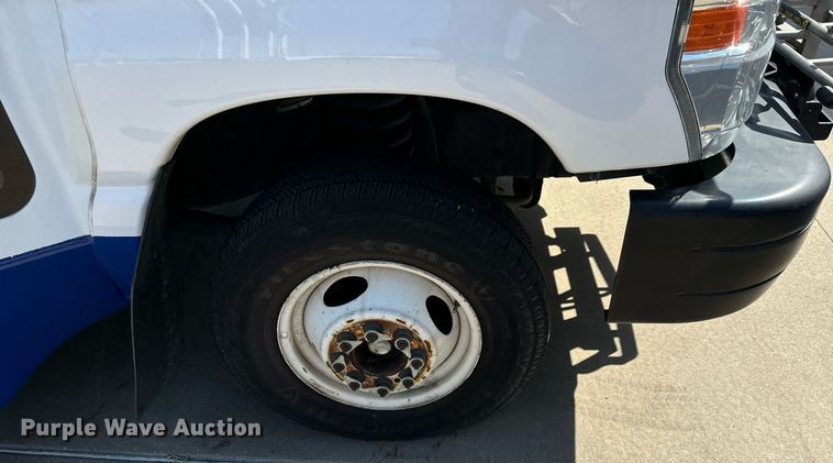 image for item MV9248 2017 Goshen Impulse Ford 220 shuttle bus