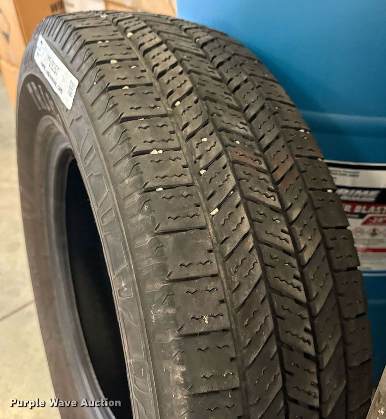 image for item MV9251 (15) 225/75R16 tires