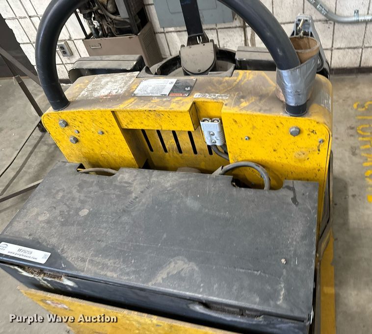 image for item MV9259 Yale MPE080LFN24T2748 order picker