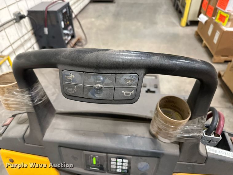 image for item MV9259 Yale MPE080LFN24T2748 order picker