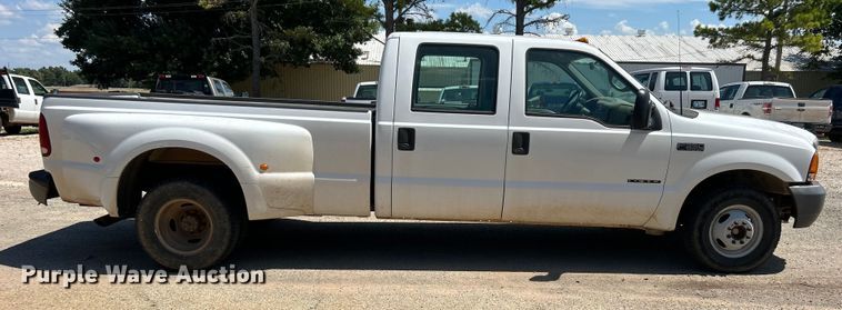 image for item NB9447 2000 Ford F350 Super Duty  Crew Cab pickup truck