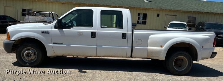 image for item NB9447 2000 Ford F350 Super Duty  Crew Cab pickup truck