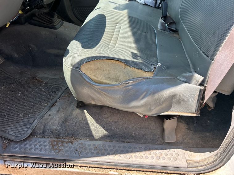 image for item NB9447 2000 Ford F350 Super Duty  Crew Cab pickup truck