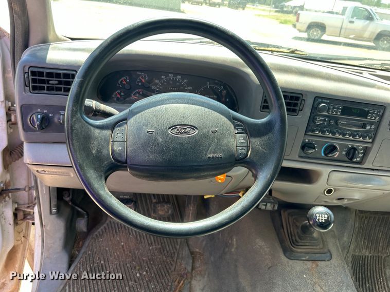 image for item NB9447 2000 Ford F350 Super Duty  Crew Cab pickup truck