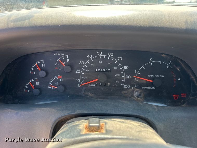 image for item NB9447 2000 Ford F350 Super Duty  Crew Cab pickup truck