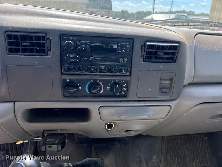 image for item NB9447 2000 Ford F350 Super Duty  Crew Cab pickup truck