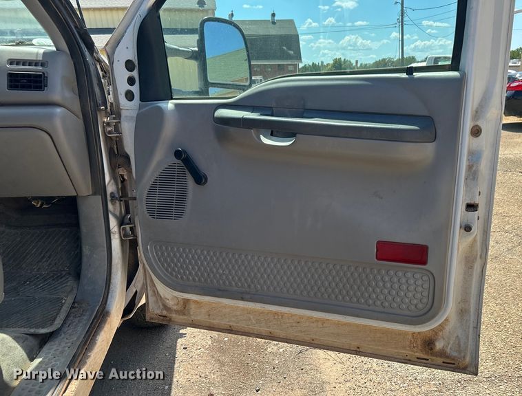 image for item NB9447 2000 Ford F350 Super Duty  Crew Cab pickup truck