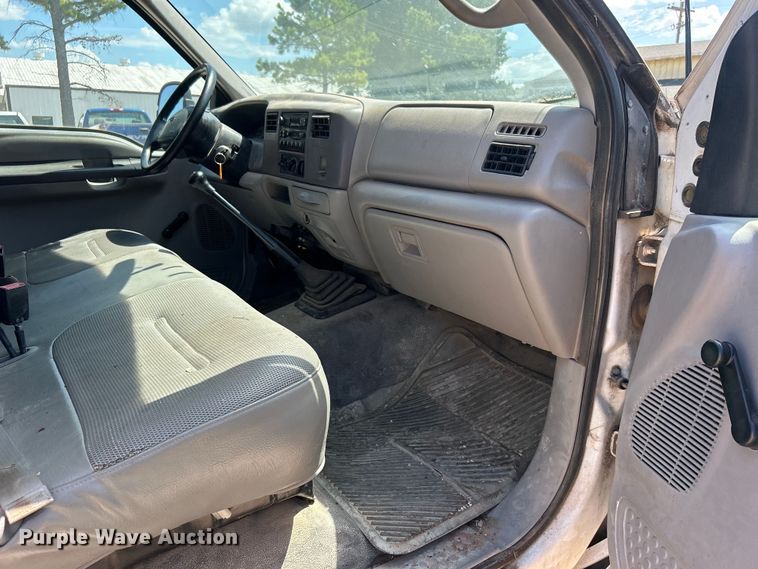 image for item NB9447 2000 Ford F350 Super Duty  Crew Cab pickup truck