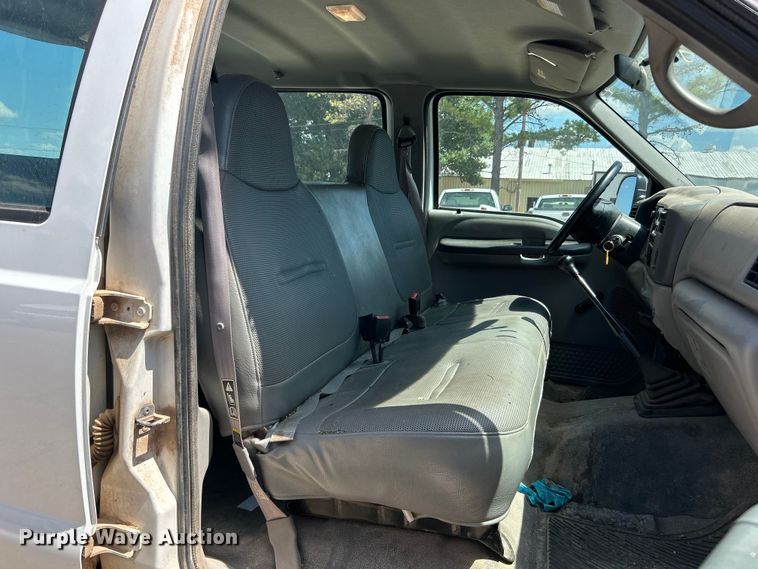 image for item NB9447 2000 Ford F350 Super Duty  Crew Cab pickup truck