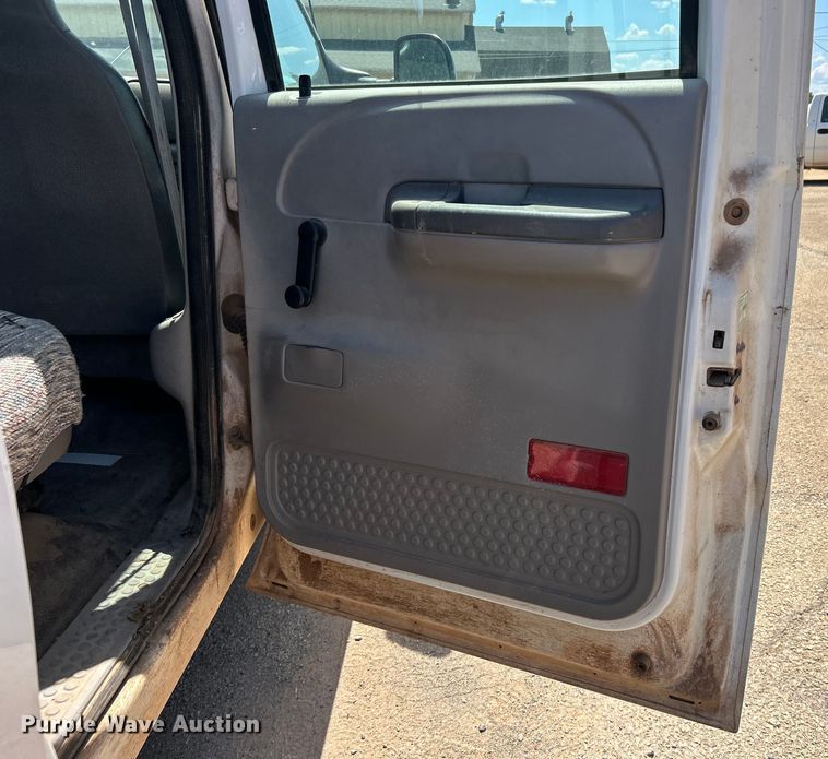 image for item NB9447 2000 Ford F350 Super Duty  Crew Cab pickup truck