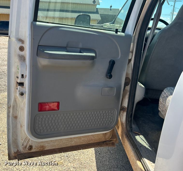 image for item NB9447 2000 Ford F350 Super Duty  Crew Cab pickup truck