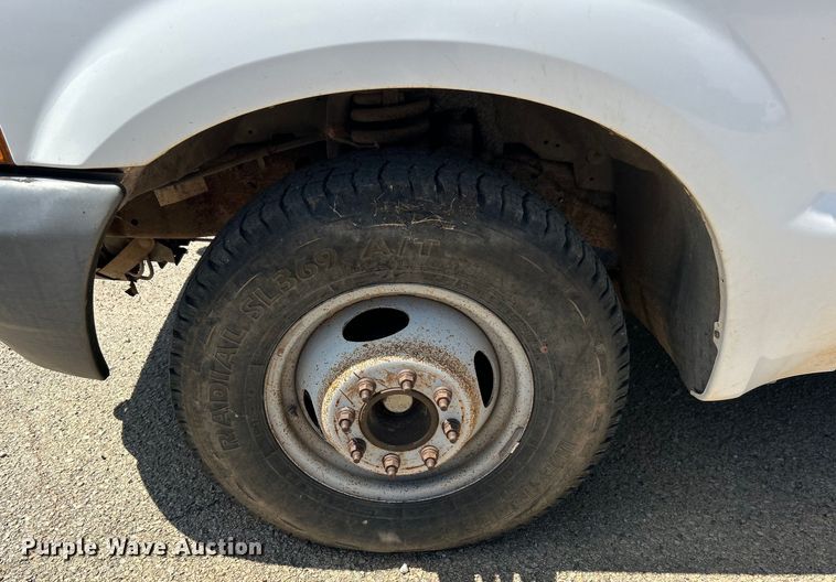 image for item NB9447 2000 Ford F350 Super Duty  Crew Cab pickup truck