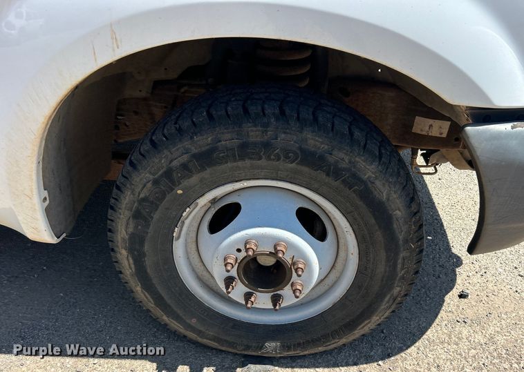 image for item NB9447 2000 Ford F350 Super Duty  Crew Cab pickup truck