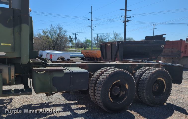 image for item NG9447 2004 AM General truck cab and chassis