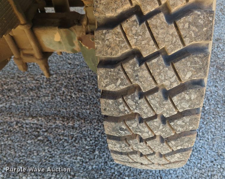 image for item NG9447 2004 AM General truck cab and chassis