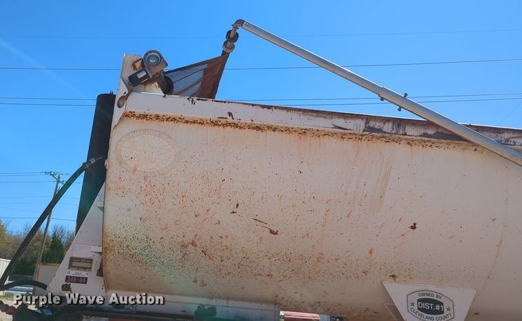 image for item NG9449 2002 CTS end dump trailer