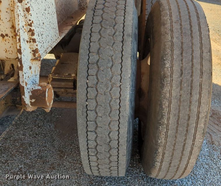 image for item NG9449 2002 CTS end dump trailer