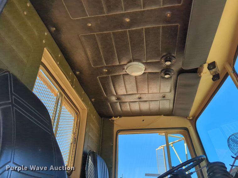 image for item NG9450 1983 AM General M-915-A1 truck cab and chassis