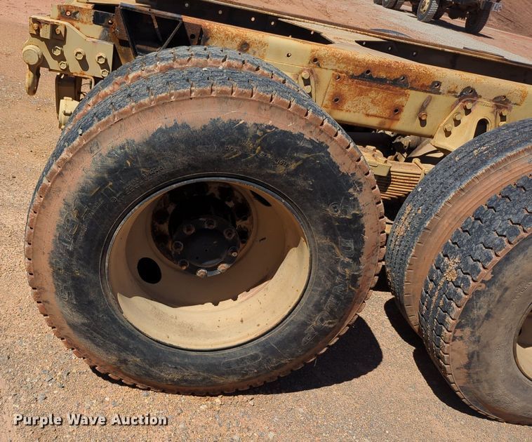 image for item NG9450 1983 AM General M-915-A1 truck cab and chassis