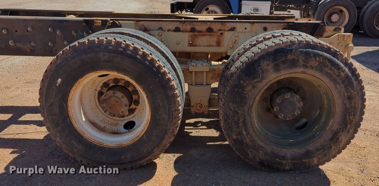 image for item NG9450 1983 AM General M-915-A1 truck cab and chassis