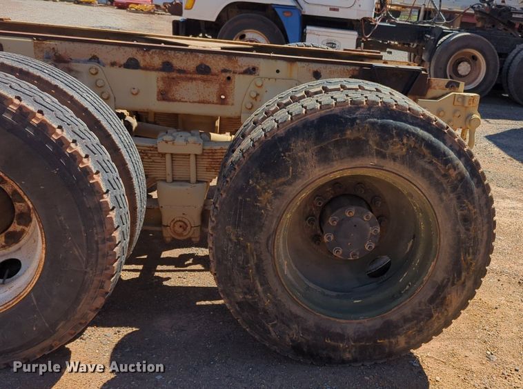 image for item NG9450 1983 AM General M-915-A1 truck cab and chassis