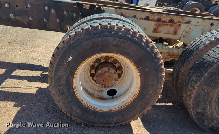 image for item NG9450 1983 AM General M-915-A1 truck cab and chassis