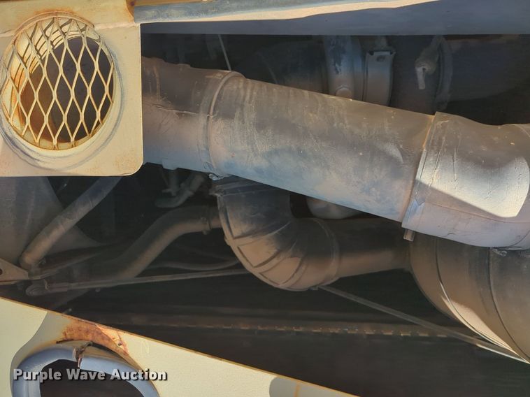 image for item NG9450 1983 AM General M-915-A1 truck cab and chassis