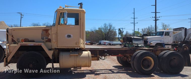 image for item NG9451 1984 AM General M-915-A1 truck cab and chassis