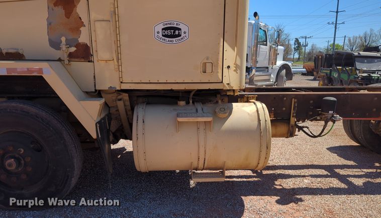 image for item NG9451 1984 AM General M-915-A1 truck cab and chassis