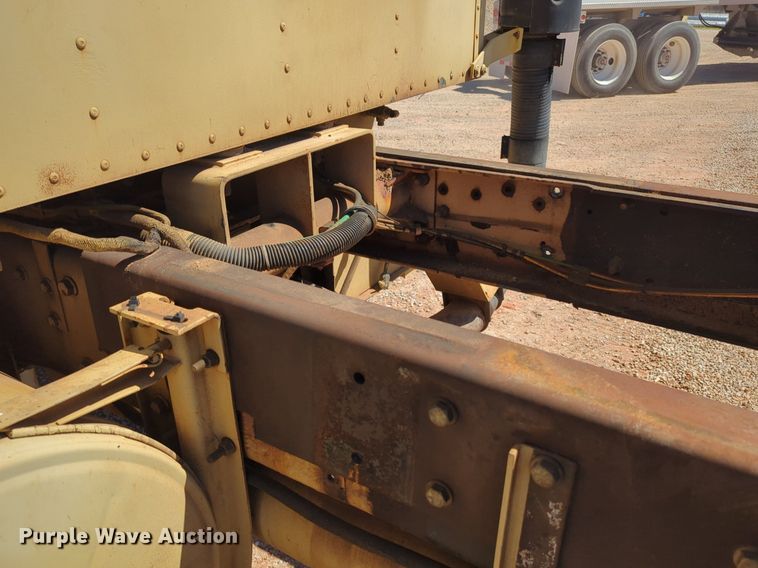 image for item NG9451 1984 AM General M-915-A1 truck cab and chassis