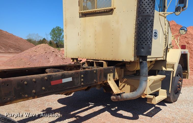 image for item NG9451 1984 AM General M-915-A1 truck cab and chassis