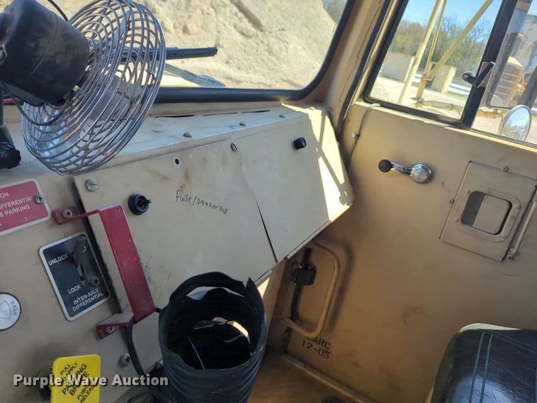 image for item NG9451 1984 AM General M-915-A1 truck cab and chassis