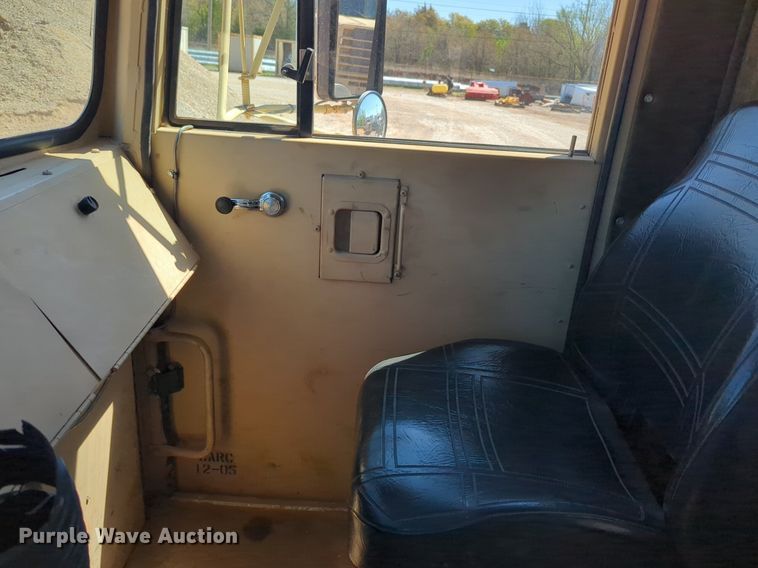 image for item NG9451 1984 AM General M-915-A1 truck cab and chassis