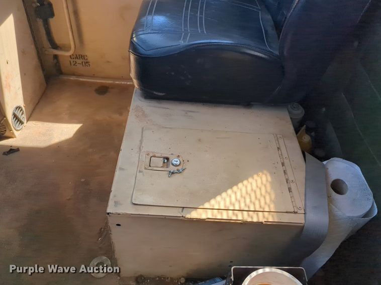 image for item NG9451 1984 AM General M-915-A1 truck cab and chassis