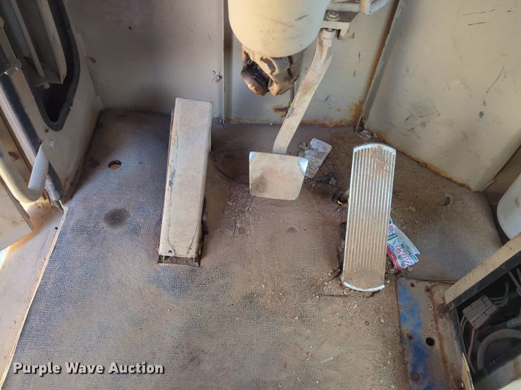 image for item NG9451 1984 AM General M-915-A1 truck cab and chassis