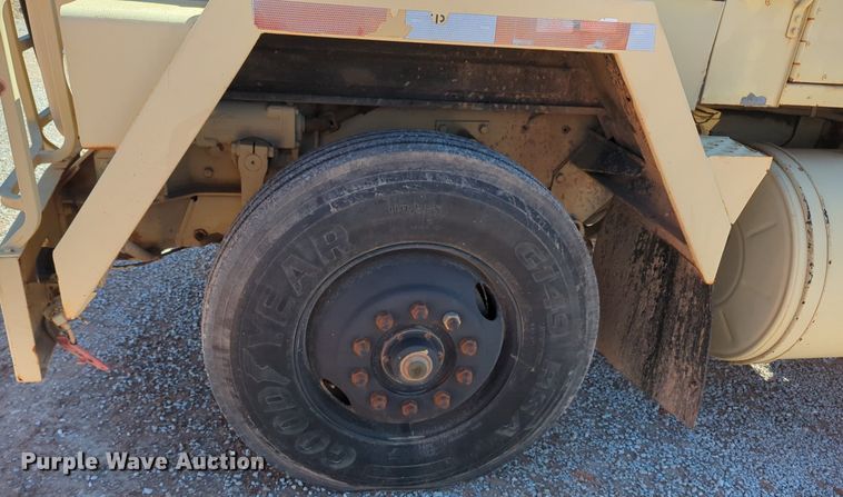 image for item NG9451 1984 AM General M-915-A1 truck cab and chassis